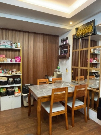 Picture of RUSH SALE! Renovated Adelle Townhouse
